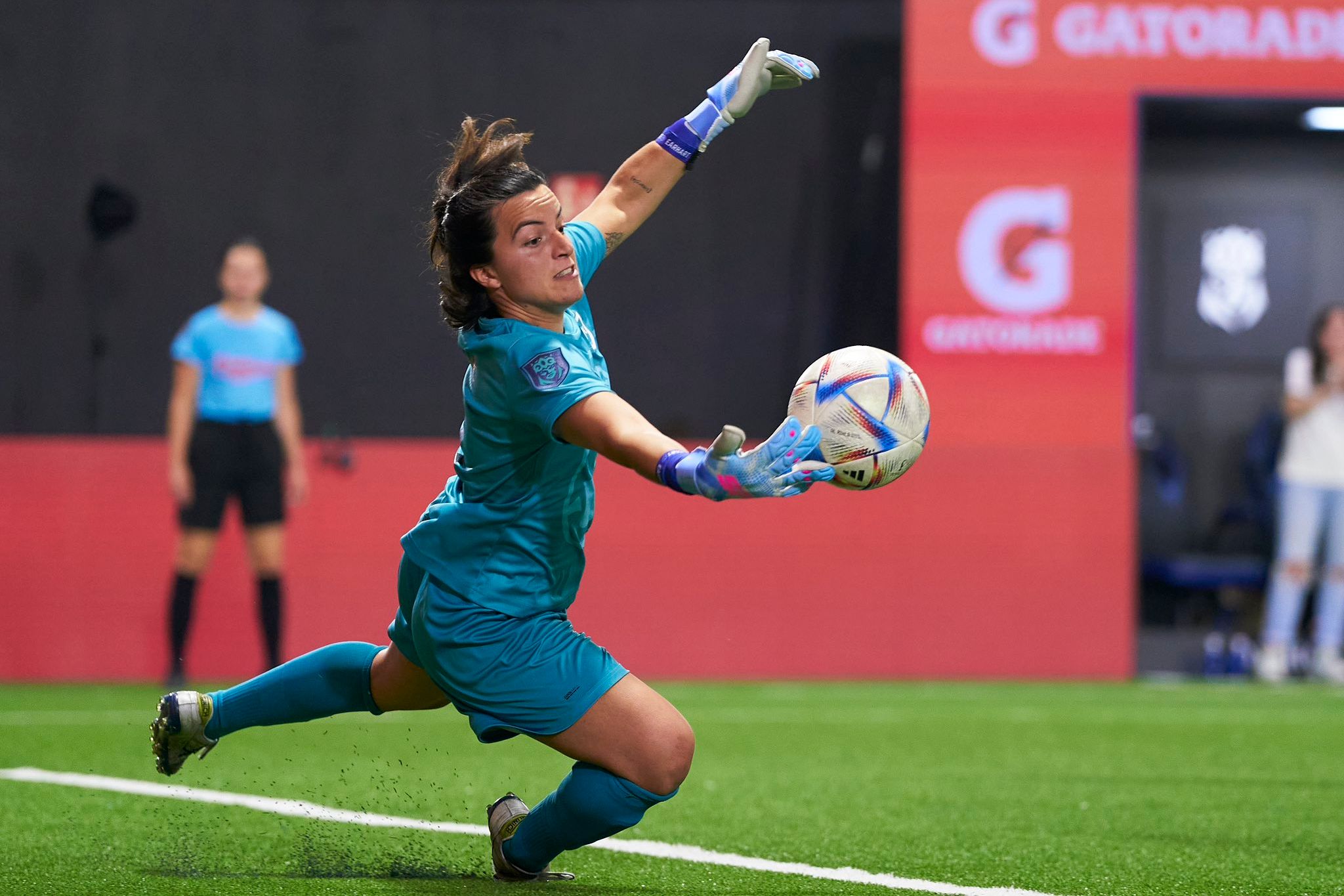 Mimi de Francisco se pondrá bajo palos para suplir la baja de Nuria González en PIO FC - Blog Kings &amp; Queens League Spain